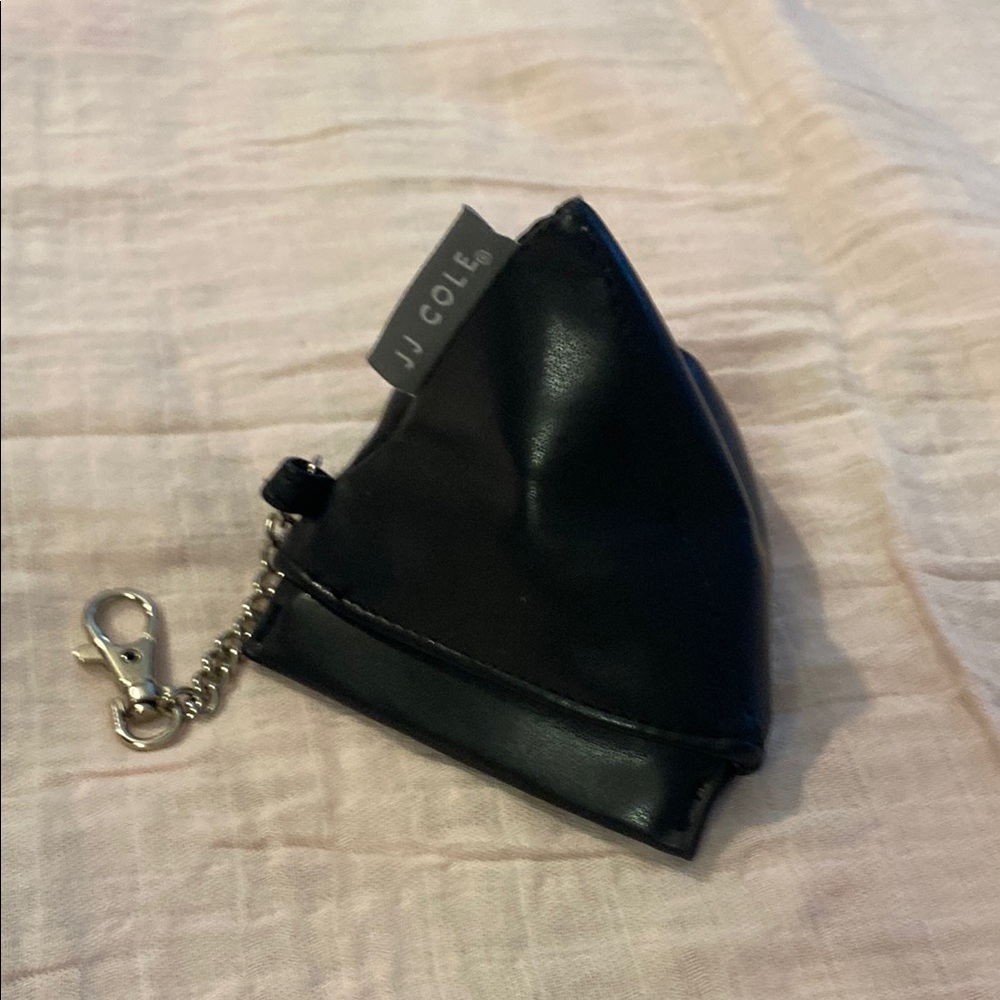 JJ Cole Black and Silver Key Card Holder